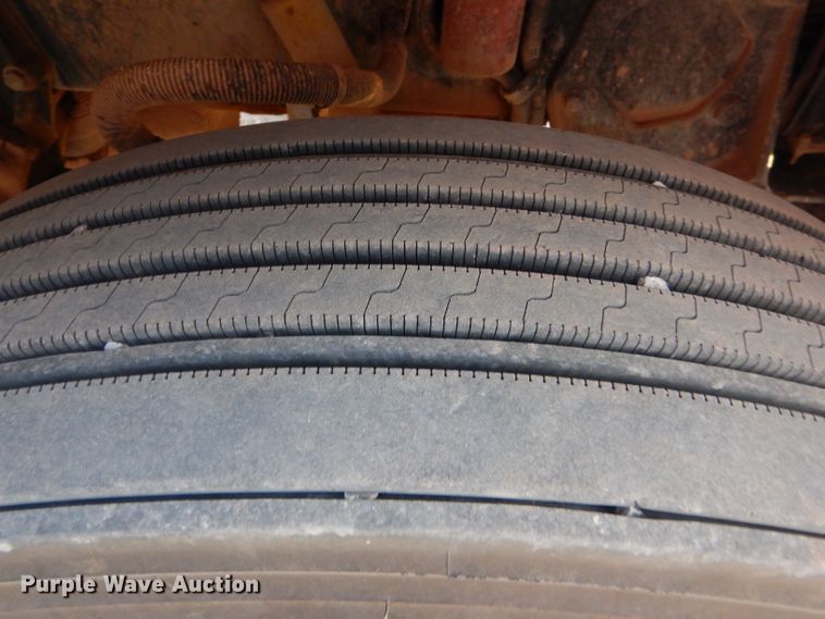 image for item DG0231 2005 Peterbilt 379 semi truck