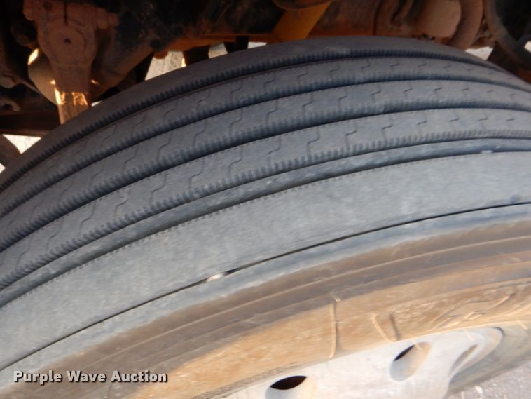 image for item DG0231 2005 Peterbilt 379 semi truck