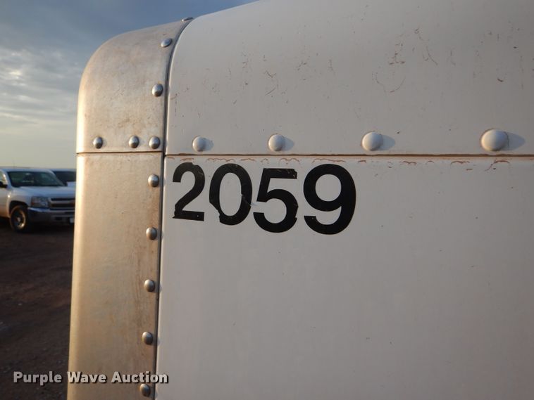 image for item DG0231 2005 Peterbilt 379 semi truck