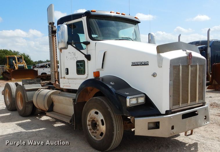 image for item DG4201 2009 Kenworth T800 semi truck