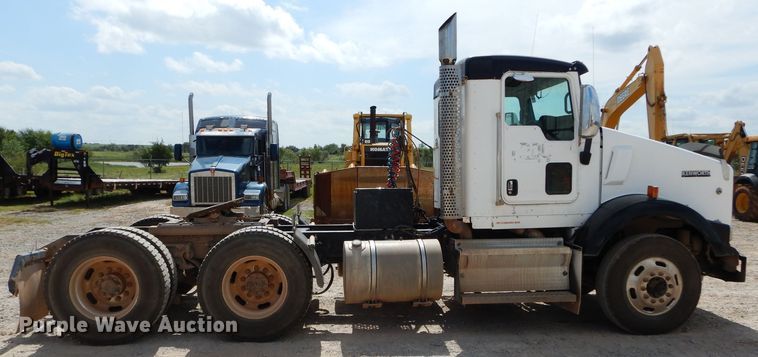 image for item DG4201 2009 Kenworth T800 semi truck