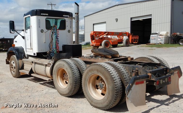 image for item DG4201 2009 Kenworth T800 semi truck