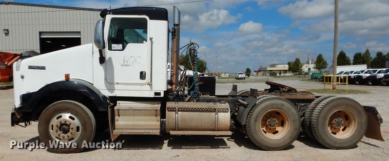 image for item DG4201 2009 Kenworth T800 semi truck