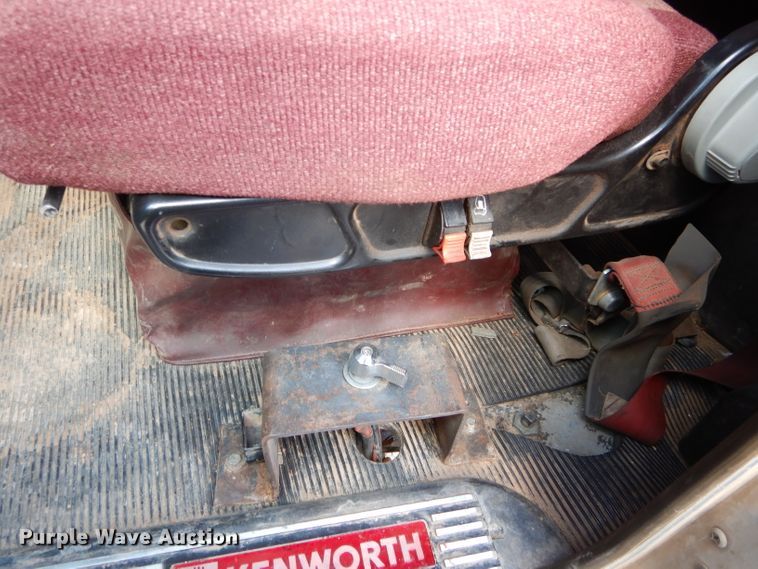 image for item DG4201 2009 Kenworth T800 semi truck