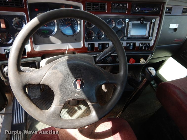 image for item DG4201 2009 Kenworth T800 semi truck