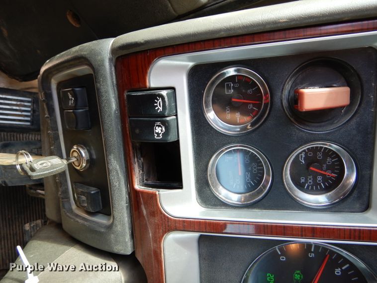 image for item DG4201 2009 Kenworth T800 semi truck