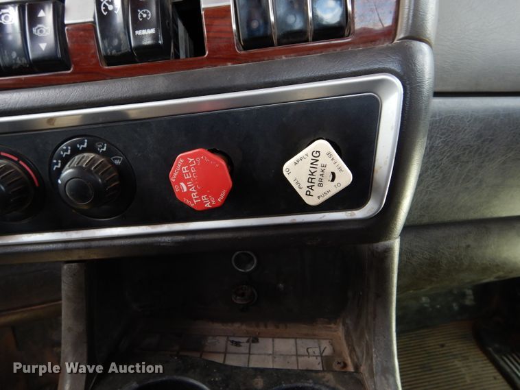 image for item DG4201 2009 Kenworth T800 semi truck