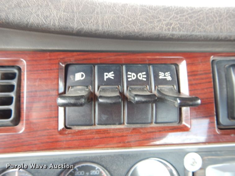 image for item DG4201 2009 Kenworth T800 semi truck