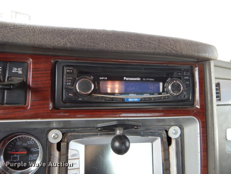 image for item DG4201 2009 Kenworth T800 semi truck