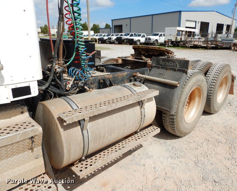 image for item DG4201 2009 Kenworth T800 semi truck