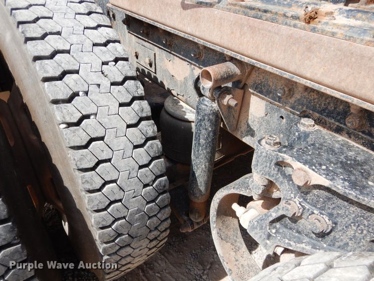 image for item DG4201 2009 Kenworth T800 semi truck