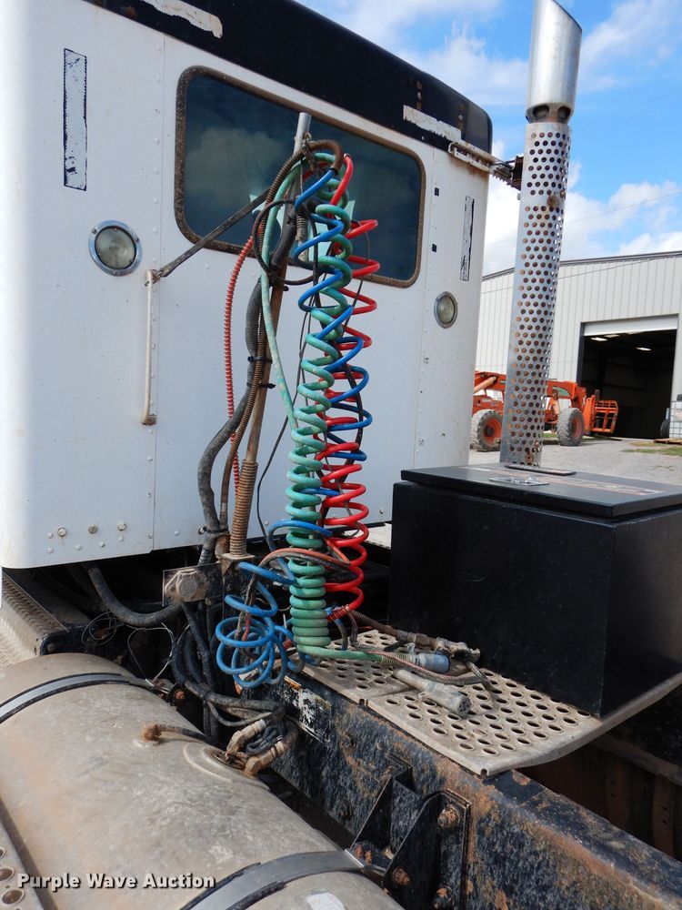 image for item DG4201 2009 Kenworth T800 semi truck