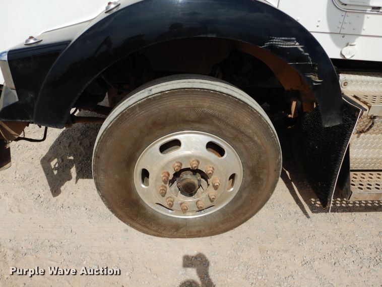 image for item DG4201 2009 Kenworth T800 semi truck