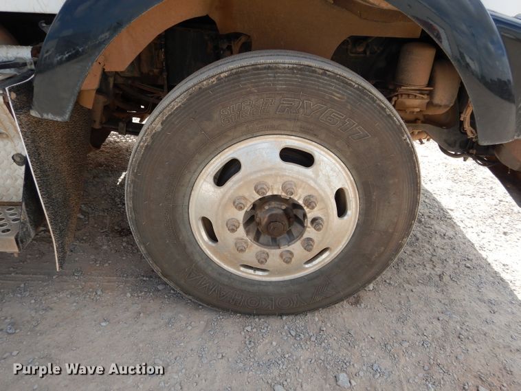 image for item DG4201 2009 Kenworth T800 semi truck