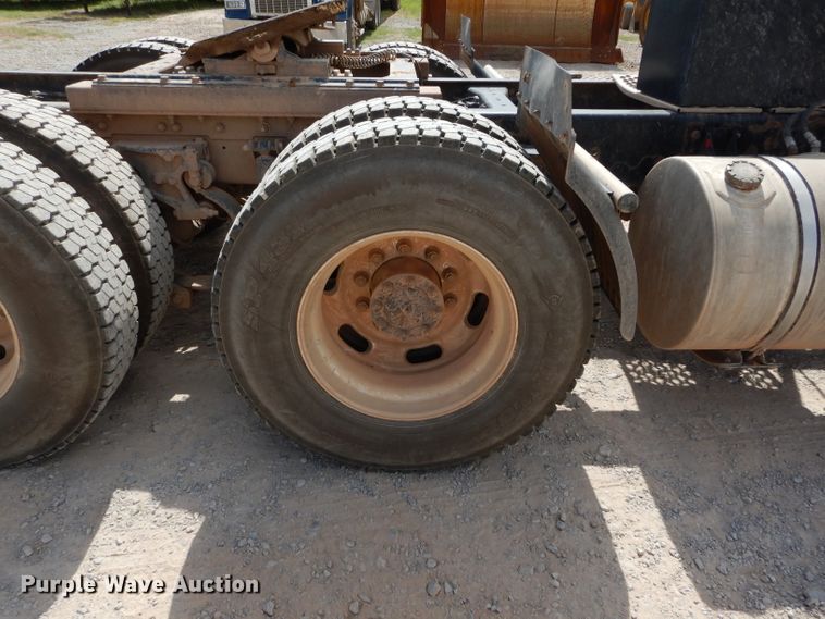 image for item DG4201 2009 Kenworth T800 semi truck