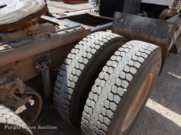 image for item DG4201 2009 Kenworth T800 semi truck