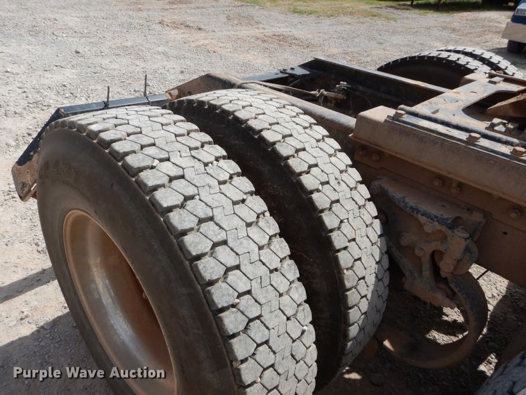 image for item DG4201 2009 Kenworth T800 semi truck