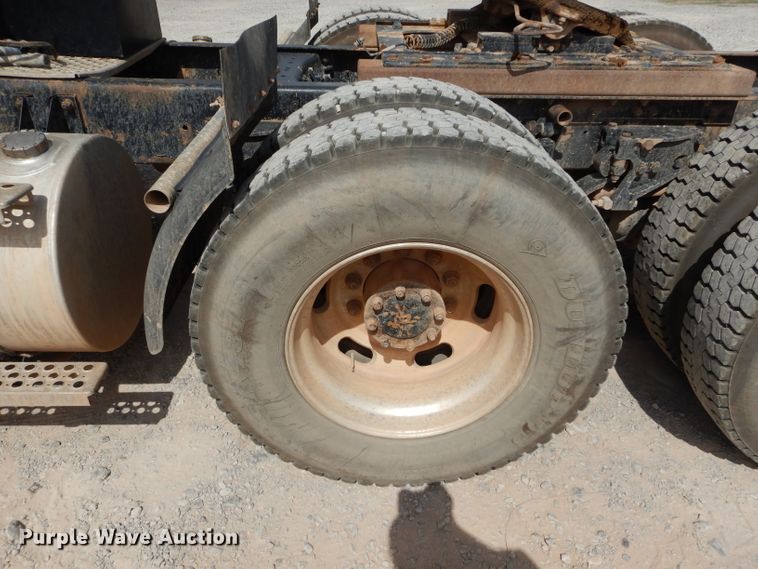 image for item DG4201 2009 Kenworth T800 semi truck