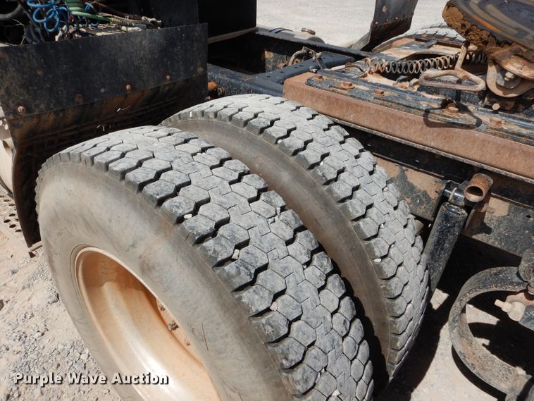 image for item DG4201 2009 Kenworth T800 semi truck