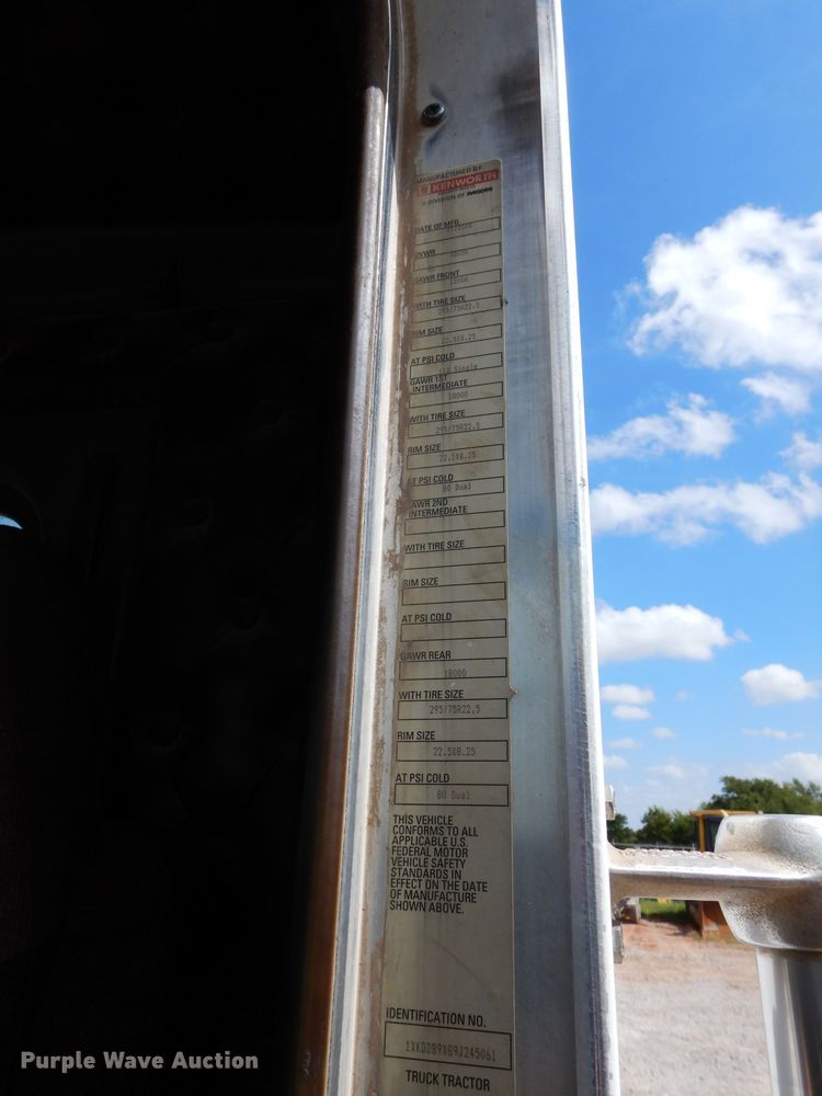 image for item DG4201 2009 Kenworth T800 semi truck