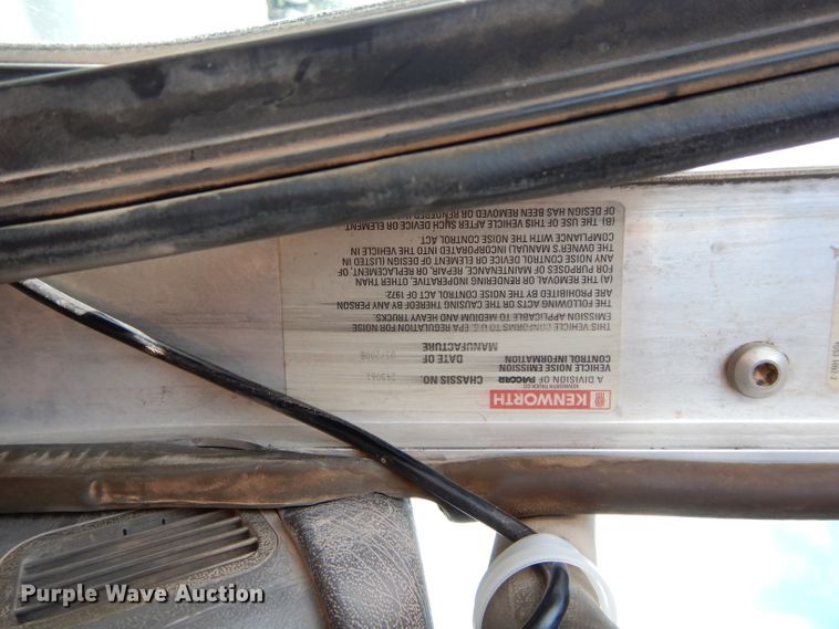 image for item DG4201 2009 Kenworth T800 semi truck