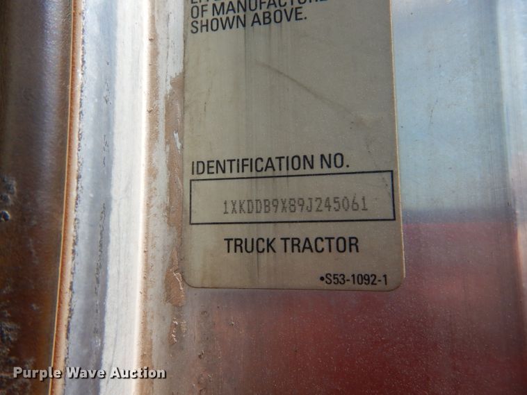 image for item DG4201 2009 Kenworth T800 semi truck