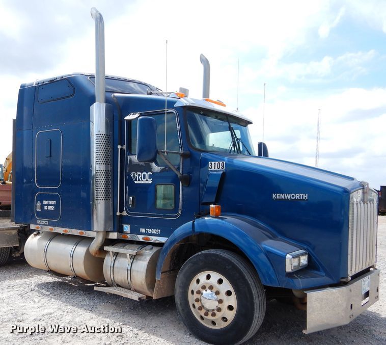 image for item DG4202 2007 Kenworth T800 semi truck