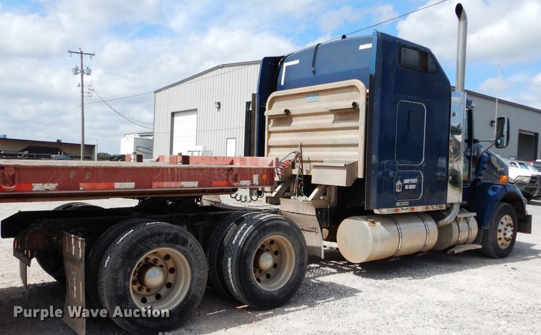 image for item DG4202 2007 Kenworth T800 semi truck