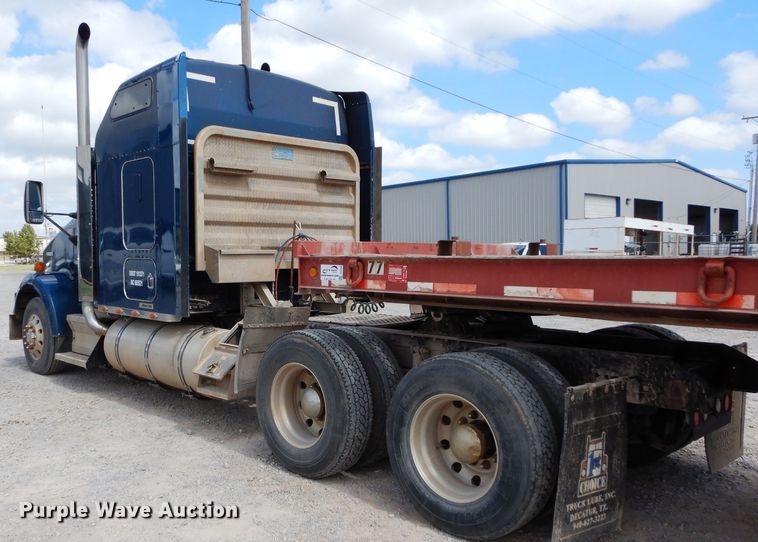 image for item DG4202 2007 Kenworth T800 semi truck