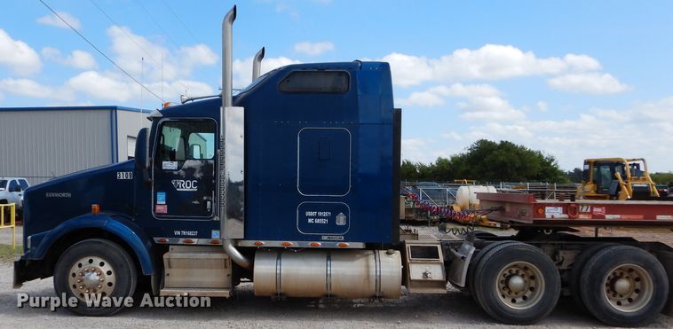 image for item DG4202 2007 Kenworth T800 semi truck