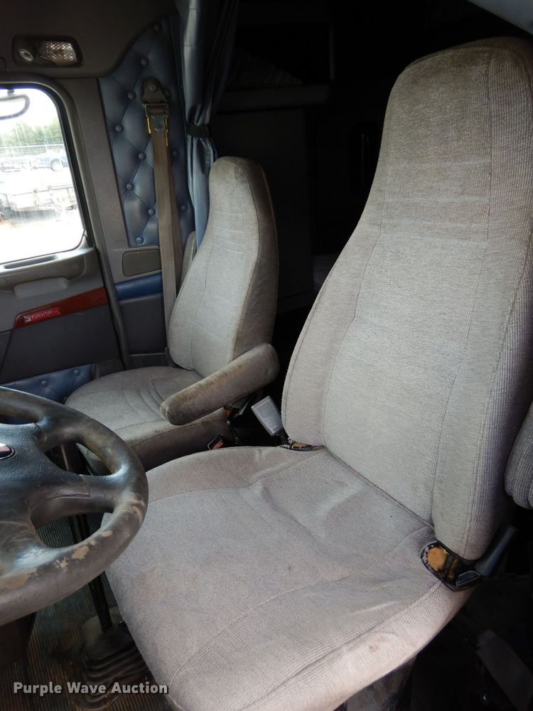 image for item DG4202 2007 Kenworth T800 semi truck