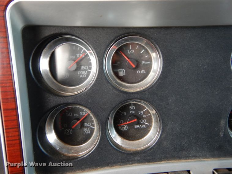 image for item DG4202 2007 Kenworth T800 semi truck