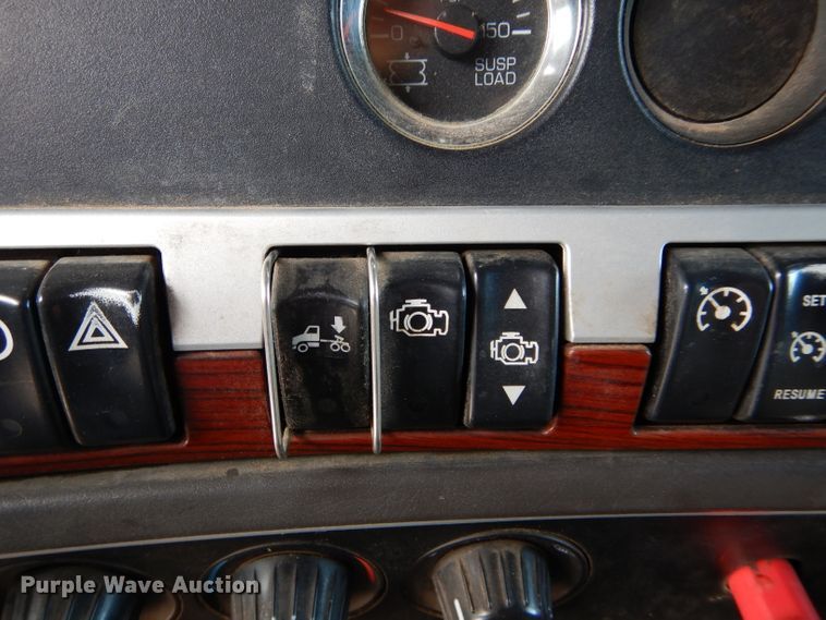 image for item DG4202 2007 Kenworth T800 semi truck