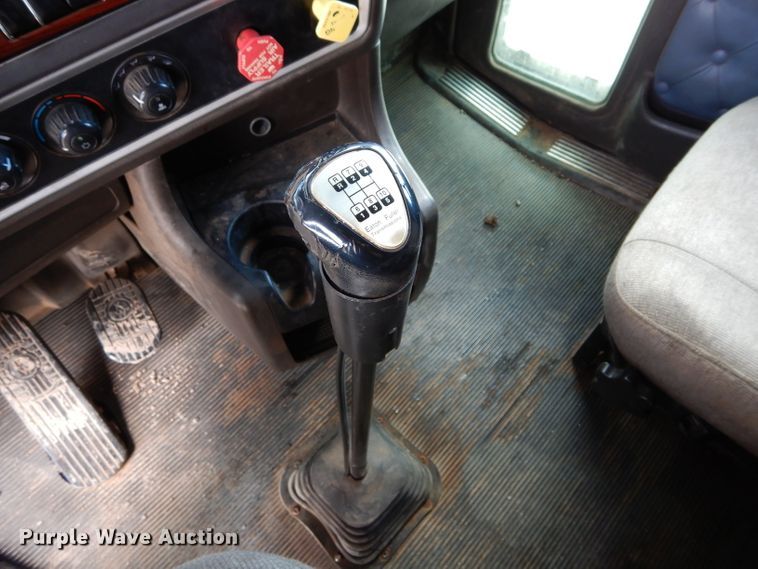 image for item DG4202 2007 Kenworth T800 semi truck