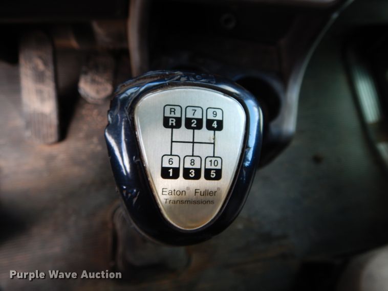 image for item DG4202 2007 Kenworth T800 semi truck