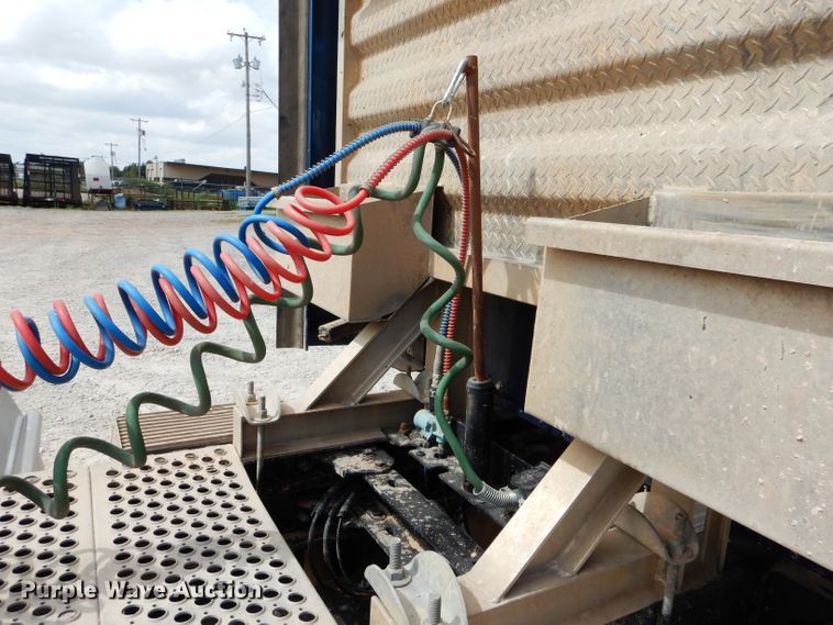 image for item DG4202 2007 Kenworth T800 semi truck