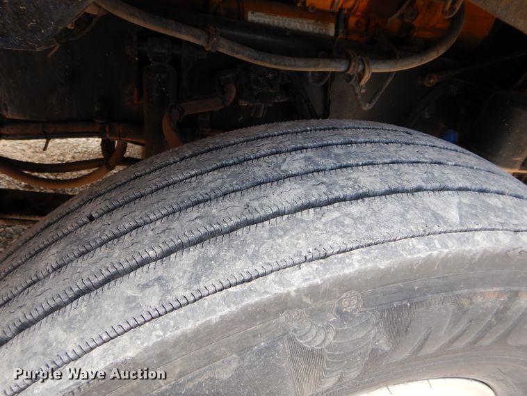 image for item DG4202 2007 Kenworth T800 semi truck