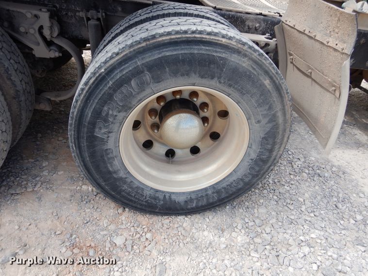 image for item DG4202 2007 Kenworth T800 semi truck