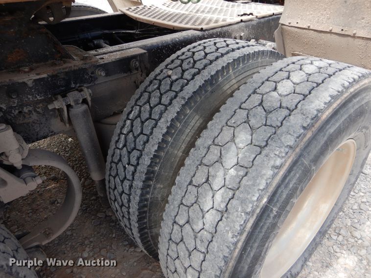 image for item DG4202 2007 Kenworth T800 semi truck