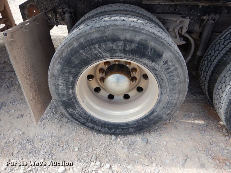 image for item DG4202 2007 Kenworth T800 semi truck