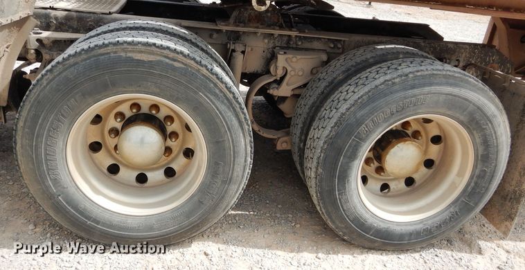 image for item DG4202 2007 Kenworth T800 semi truck