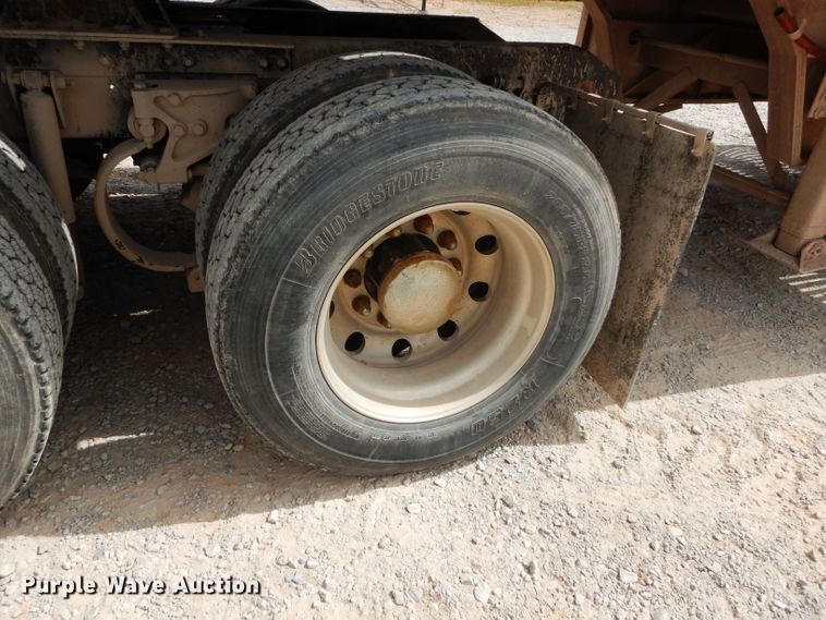 image for item DG4202 2007 Kenworth T800 semi truck