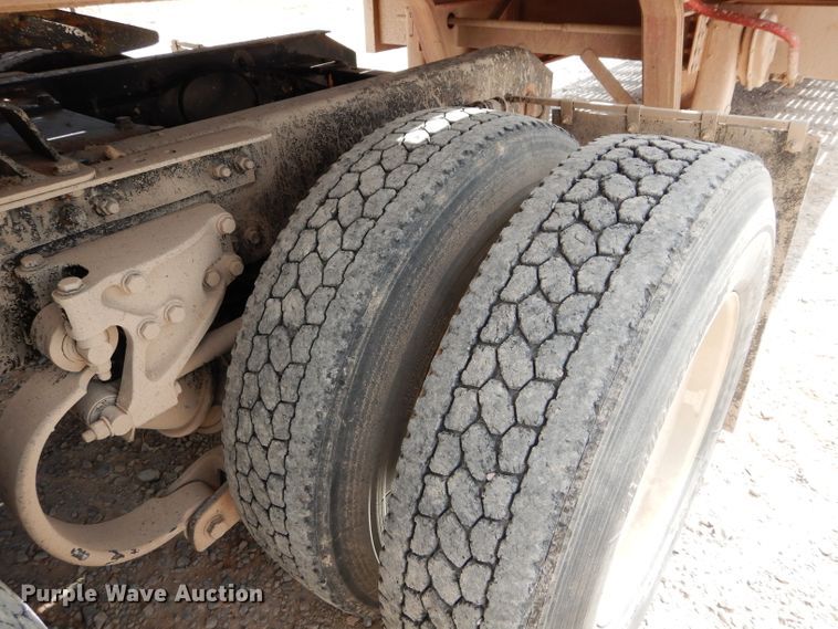 image for item DG4202 2007 Kenworth T800 semi truck