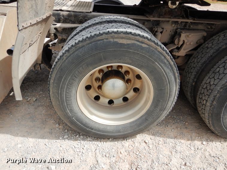 image for item DG4202 2007 Kenworth T800 semi truck