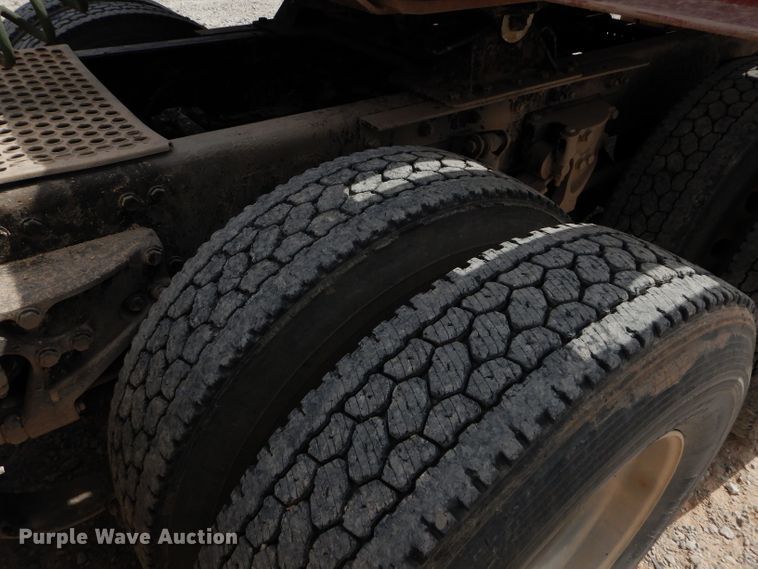 image for item DG4202 2007 Kenworth T800 semi truck