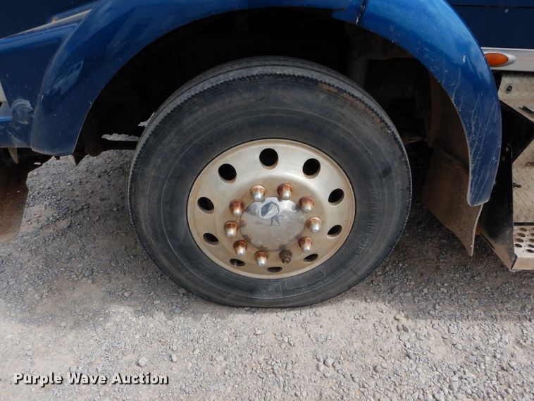 image for item DG4202 2007 Kenworth T800 semi truck