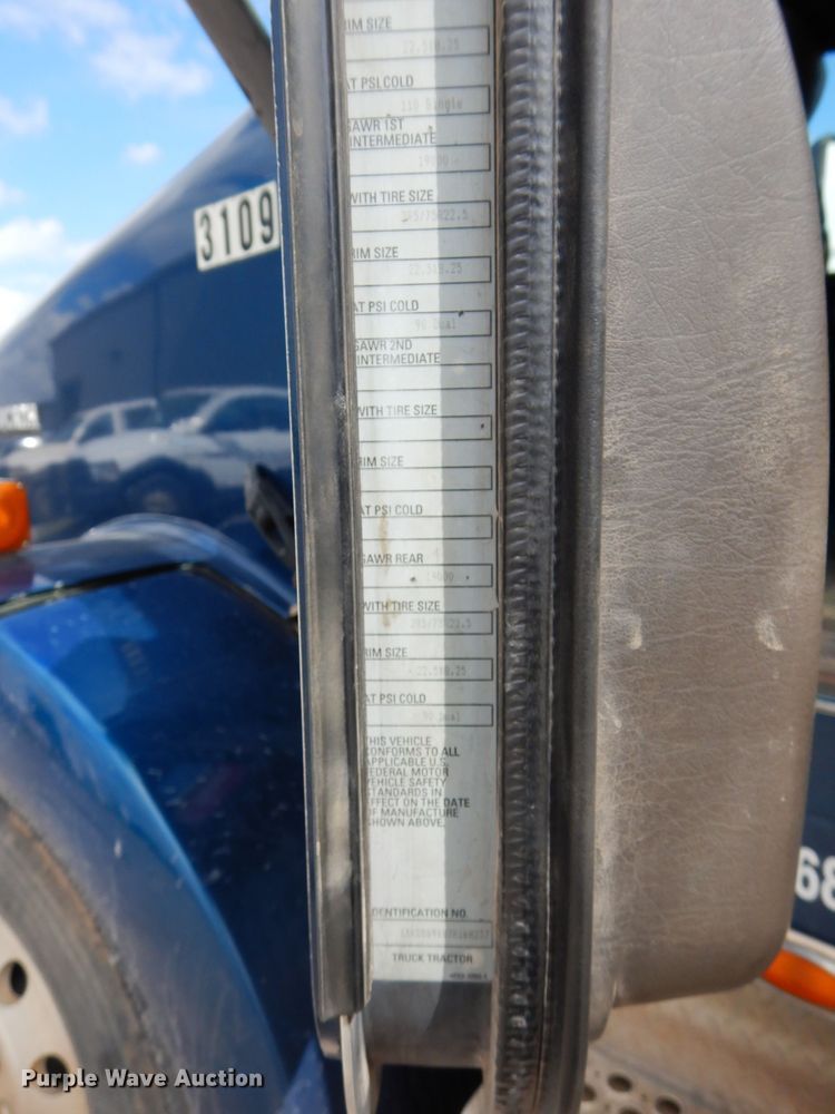 image for item DG4202 2007 Kenworth T800 semi truck