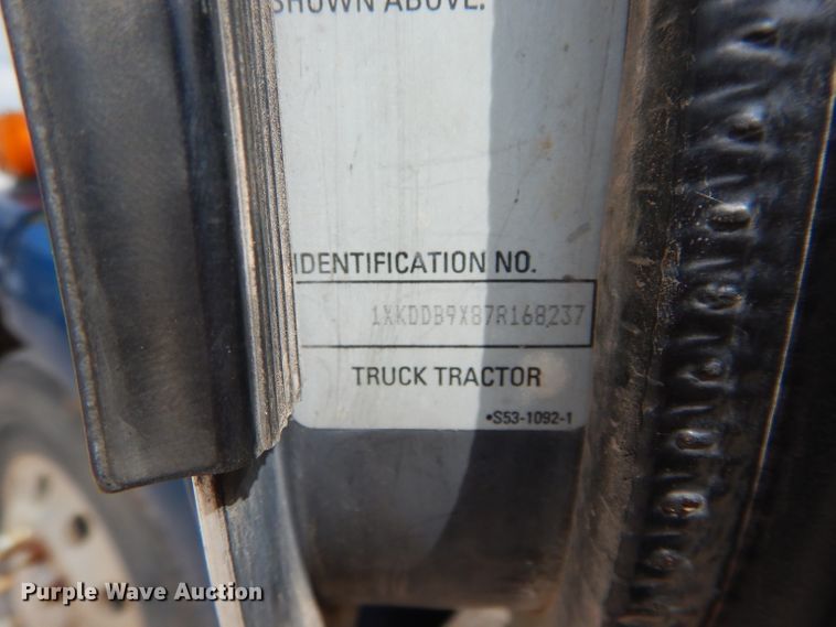 image for item DG4202 2007 Kenworth T800 semi truck