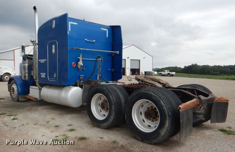 image for item DG4846 1998 Peterbilt 379 semi truck