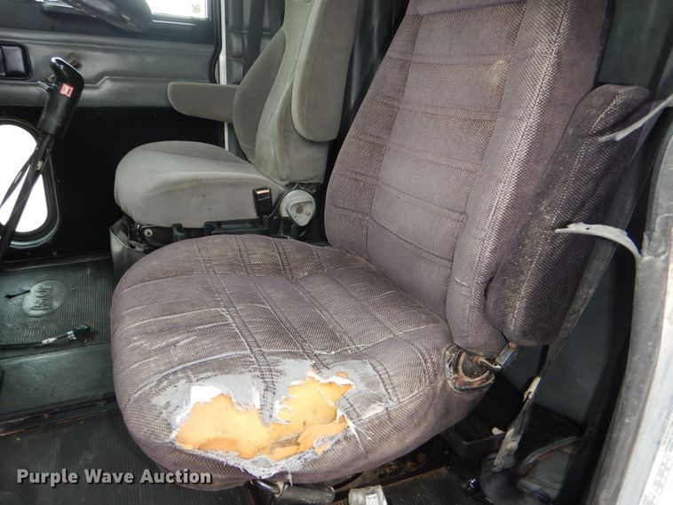 image for item DG4846 1998 Peterbilt 379 semi truck